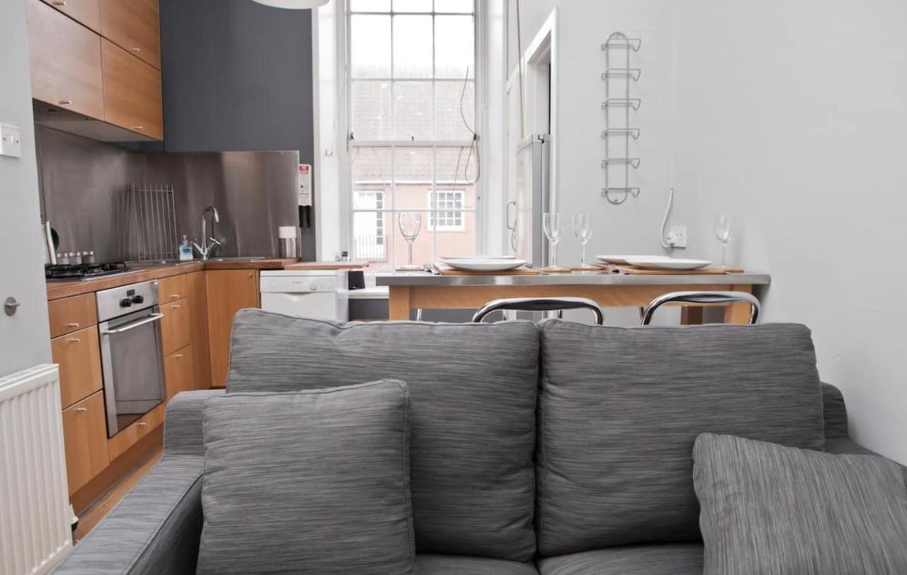 Royal Mile Apartment Edimburgo Esterno foto